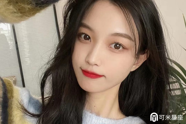 梦见一只漂亮的小鸟（梦见一只漂亮的小鸟是什么意思）